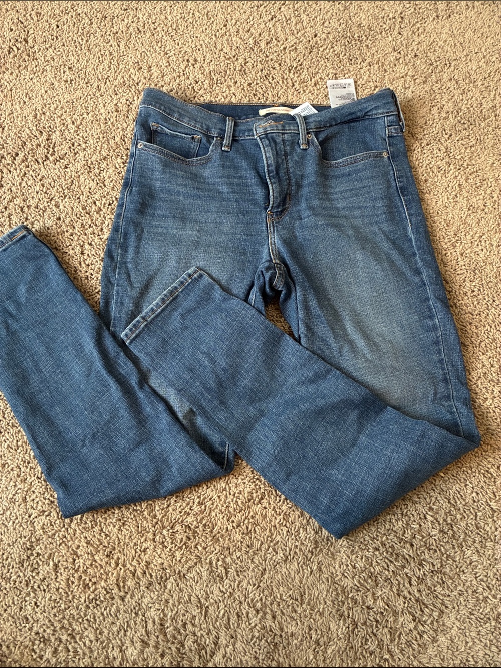 Levi's Women's Skinny Jeans in Medium Blue Wash